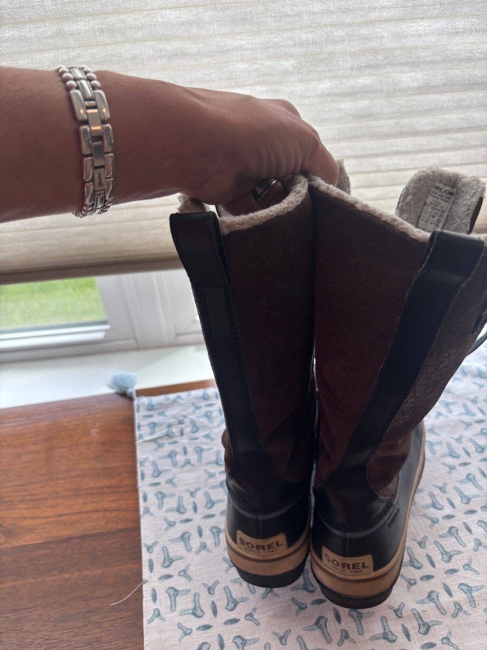 Sorel Brown and Tan Lace-Up Winter Boots 8 - Picture 3 of 9